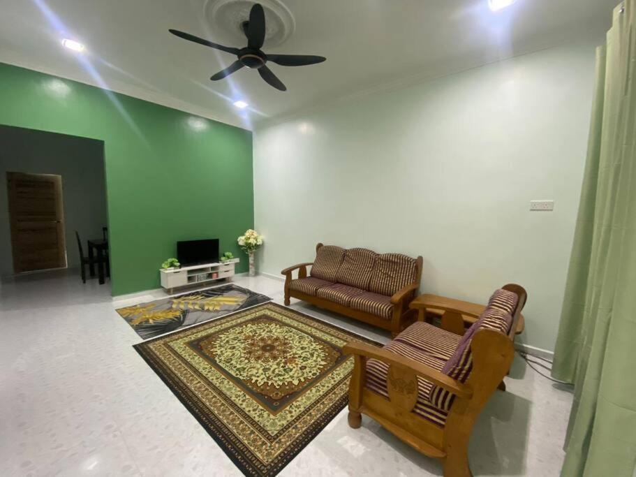 Homestay Kak Tiy Kuala Terengganu Esterno foto
